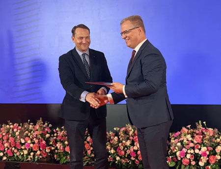 Dr Krzysztof Strzałka otrzymał nominację na stopień ambasadora tytularnego