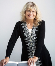 Dr Elżbieta Mach